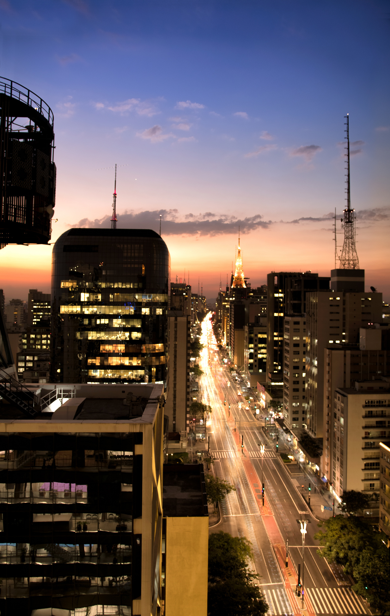 Skyline de São Paulo ao entardecer, avenida Paulista
